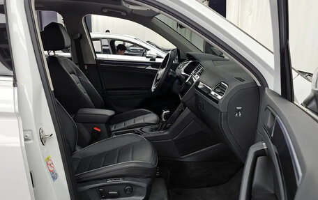 Volkswagen Tiguan II, 2024 год, 2 810 000 рублей, 11 фотография