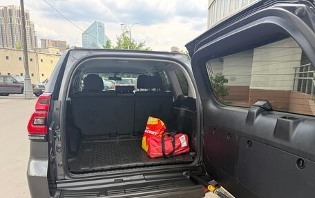 Toyota Land Cruiser Prado 150 рестайлинг 2, 2018 год, 5 000 000 рублей, 8 фотография