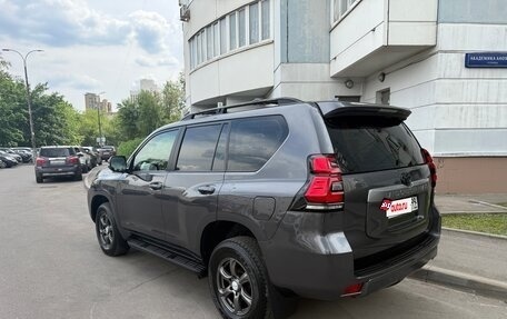 Toyota Land Cruiser Prado 150 рестайлинг 2, 2018 год, 5 000 000 рублей, 6 фотография