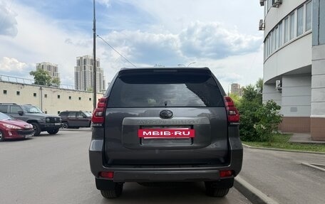 Toyota Land Cruiser Prado 150 рестайлинг 2, 2018 год, 5 000 000 рублей, 4 фотография