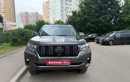 Toyota Land Cruiser Prado 150 рестайлинг 2, 2018 год, 5 000 000 рублей, 3 фотография