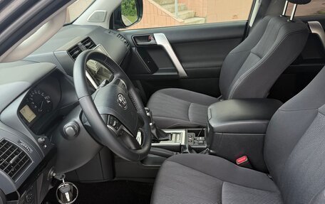 Toyota Land Cruiser Prado 150 рестайлинг 2, 2018 год, 5 000 000 рублей, 11 фотография