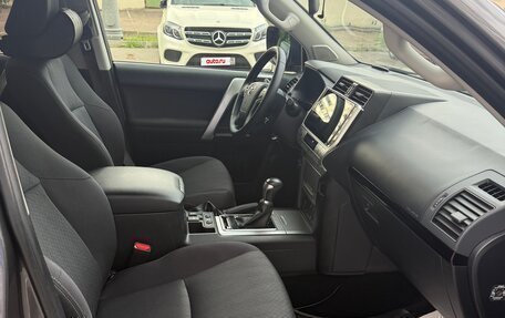 Toyota Land Cruiser Prado 150 рестайлинг 2, 2018 год, 5 000 000 рублей, 12 фотография