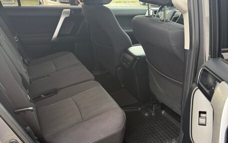 Toyota Land Cruiser Prado 150 рестайлинг 2, 2018 год, 5 000 000 рублей, 14 фотография