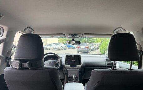 Toyota Land Cruiser Prado 150 рестайлинг 2, 2018 год, 5 000 000 рублей, 15 фотография