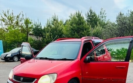 Toyota Raum I, 2000 год, 235 000 рублей, 2 фотография