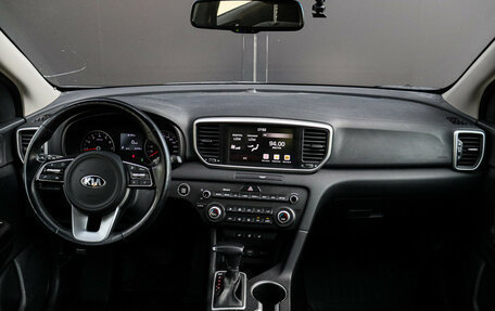 KIA Sportage IV рестайлинг, 2020 год, 2 930 000 рублей, 10 фотография