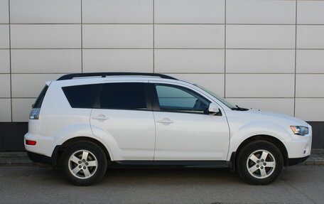 Mitsubishi Outlander III рестайлинг 3, 2010 год, 900 000 рублей, 4 фотография