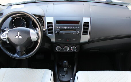 Mitsubishi Outlander III рестайлинг 3, 2010 год, 900 000 рублей, 9 фотография