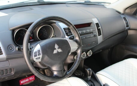 Mitsubishi Outlander III рестайлинг 3, 2010 год, 900 000 рублей, 10 фотография