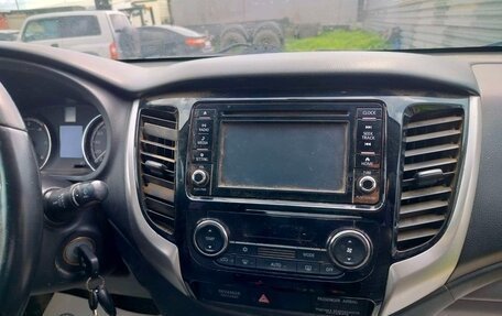 Mitsubishi L200 IV рестайлинг, 2018 год, 945 000 рублей, 6 фотография