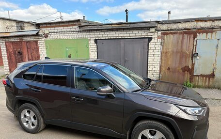 Toyota RAV4, 2020 год, 3 300 000 рублей, 2 фотография