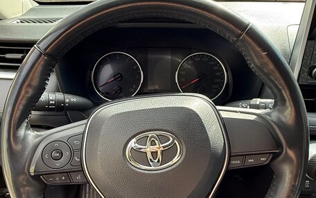 Toyota RAV4, 2020 год, 3 300 000 рублей, 10 фотография