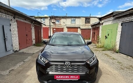 Toyota RAV4, 2020 год, 3 300 000 рублей, 9 фотография