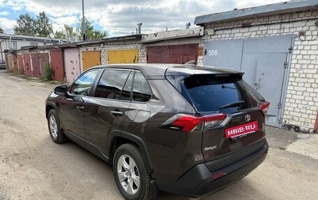 Toyota RAV4, 2020 год, 3 300 000 рублей, 6 фотография