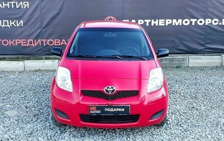 Toyota Yaris III рестайлинг, 2010 год, 449 000 рублей, 2 фотография