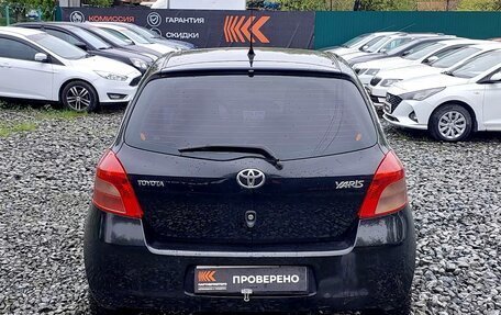 Toyota Yaris III рестайлинг, 2006 год, 469 000 рублей, 6 фотография