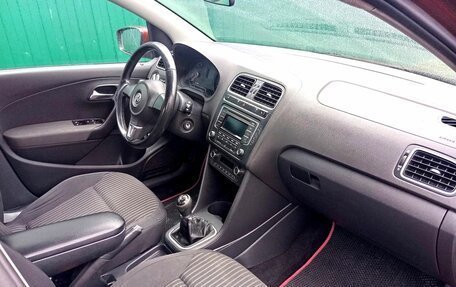 Volkswagen Polo VI (EU Market), 2013 год, 699 000 рублей, 25 фотография