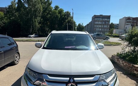 Mitsubishi Outlander III рестайлинг 3, 2015 год, 1 550 000 рублей, 1 фотография