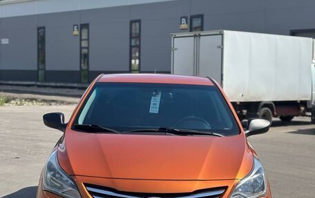 Hyundai Solaris II рестайлинг, 2015 год, 970 000 рублей, 2 фотография