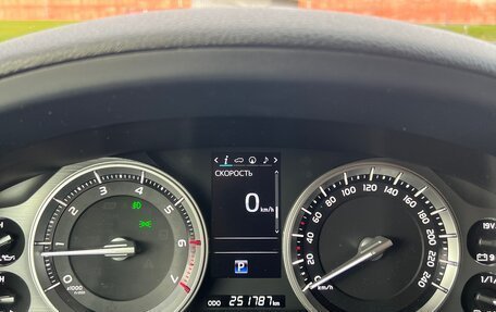 Toyota Land Cruiser 200, 2019 год, 6 400 000 рублей, 24 фотография