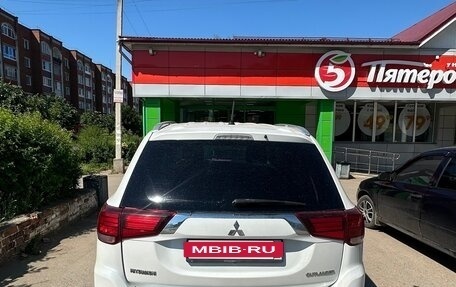 Mitsubishi Outlander III рестайлинг 3, 2015 год, 1 550 000 рублей, 2 фотография
