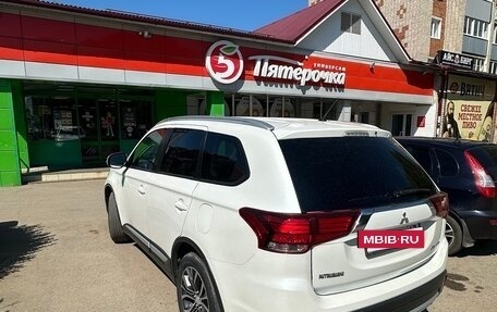 Mitsubishi Outlander III рестайлинг 3, 2015 год, 1 550 000 рублей, 3 фотография