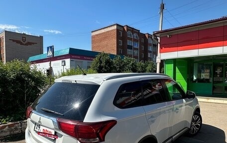 Mitsubishi Outlander III рестайлинг 3, 2015 год, 1 550 000 рублей, 4 фотография