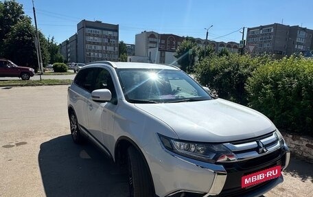 Mitsubishi Outlander III рестайлинг 3, 2015 год, 1 550 000 рублей, 5 фотография