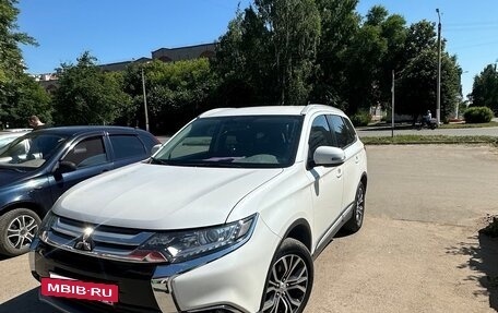 Mitsubishi Outlander III рестайлинг 3, 2015 год, 1 550 000 рублей, 6 фотография