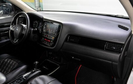 Mitsubishi Outlander III рестайлинг 3, 2019 год, 2 650 000 рублей, 17 фотография