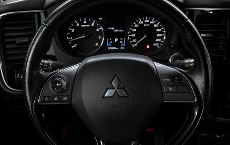 Mitsubishi Outlander III рестайлинг 3, 2019 год, 2 650 000 рублей, 20 фотография