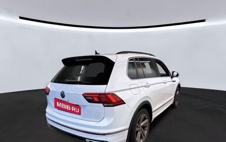 Volkswagen Tiguan II, 2022 год, 2 939 000 рублей, 2 фотография