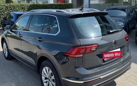 Volkswagen Tiguan, 2023 год, 2 811 000 рублей, 3 фотография