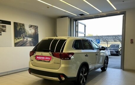 Mitsubishi Outlander III рестайлинг 3, 2015 год, 1 500 000 рублей, 4 фотография