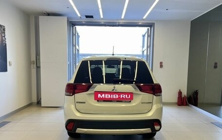Mitsubishi Outlander III рестайлинг 3, 2015 год, 1 500 000 рублей, 5 фотография