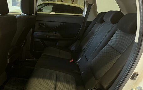 Mitsubishi Outlander III рестайлинг 3, 2015 год, 1 500 000 рублей, 13 фотография