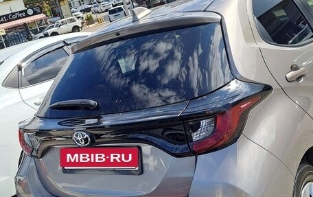 Toyota Yaris, 2021 год, 1 550 000 рублей, 3 фотография