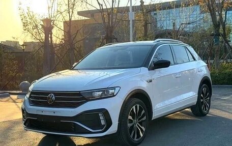 Volkswagen T-Roc I, 2024 год, 1 900 000 рублей, 1 фотография