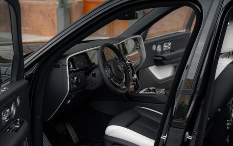 Rolls-Royce Cullinan, 2026 год, 69 000 000 рублей, 23 фотография