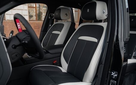 Rolls-Royce Cullinan, 2026 год, 69 000 000 рублей, 31 фотография