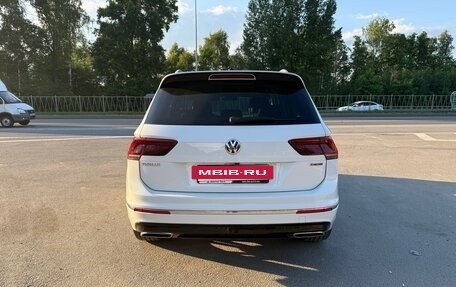Volkswagen Tiguan II, 2018 год, 2 460 000 рублей, 3 фотография