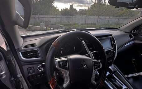 Mitsubishi Pajero Sport III рестайлинг, 2020 год, 2 890 000 рублей, 13 фотография