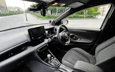 Toyota Yaris, 2021 год, 1 750 000 рублей, 3 фотография