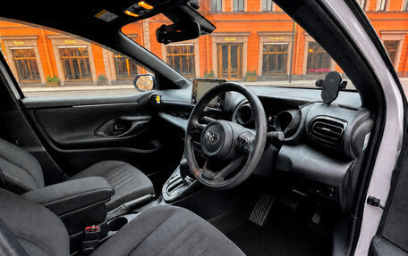Toyota Yaris, 2021 год, 1 750 000 рублей, 10 фотография