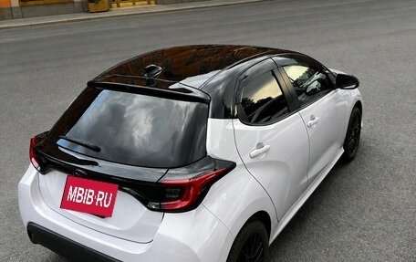 Toyota Yaris, 2021 год, 1 750 000 рублей, 13 фотография