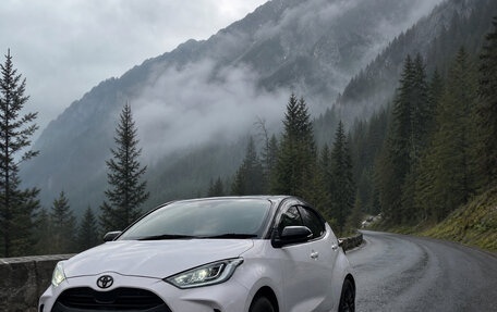 Toyota Yaris, 2021 год, 1 750 000 рублей, 4 фотография