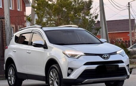 Toyota RAV4, 2018 год, 2 350 000 рублей, 2 фотография