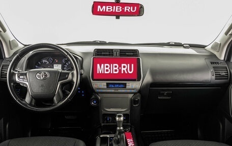 Toyota Land Cruiser Prado 150 рестайлинг 2, 2019 год, 5 250 000 рублей, 14 фотография