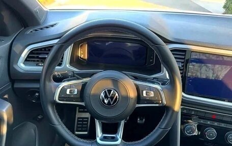 Volkswagen T-Roc I, 2024 год, 1 900 000 рублей, 6 фотография